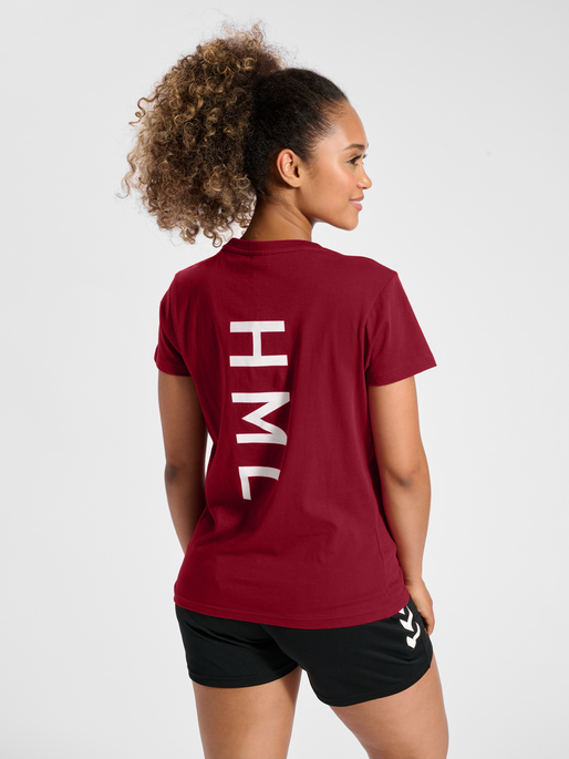 hmlCOURT COTTON T-SHIRT S/S WOMAN, RHUBARB, model