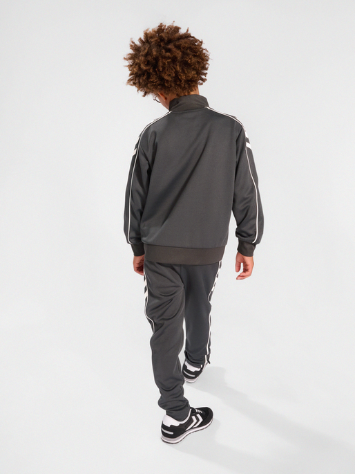 hmlTRACK TRACKSUIT, ASPHALT, model