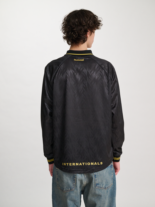 hmlLOOSE BAY SOCCER JERSEY L/S, BLACK, model