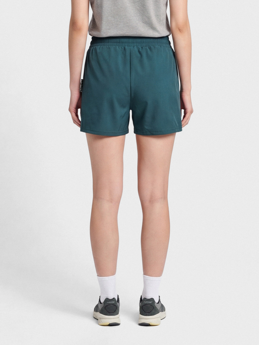 hmlMOVE GRID WOVEN SHORTS WOMAN, DEEP TEAL, model