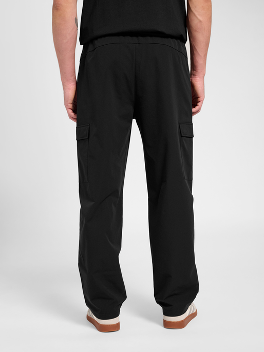 hmlTECH PANTS, BLACK, model