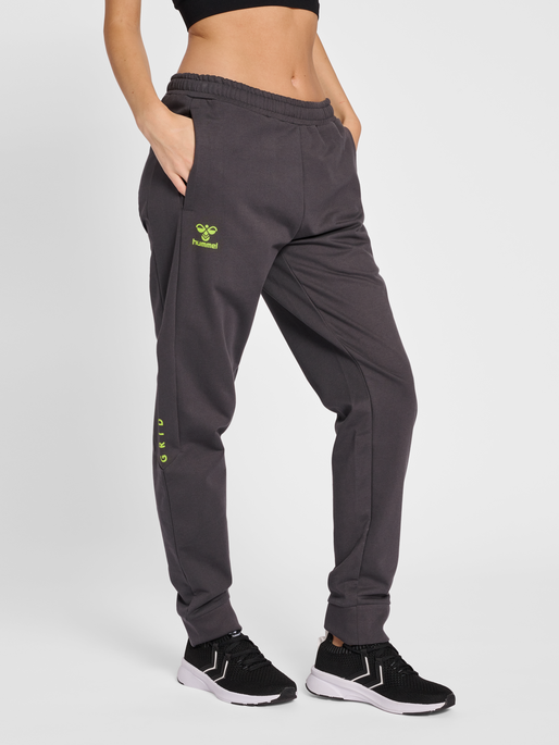 hmlOFFGRID COTTON PANTS WO, FORGED IRON/NASTURIUM, model