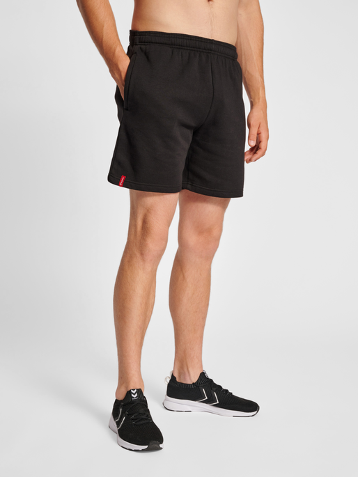 hummel RED BASIC SWEAT SHORTS - BLACK | hummel.net