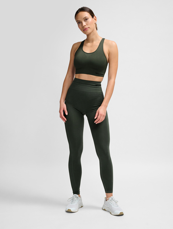 hmlTIF SEAMLESS SPORTS TOP, CLIMBING IVY, model