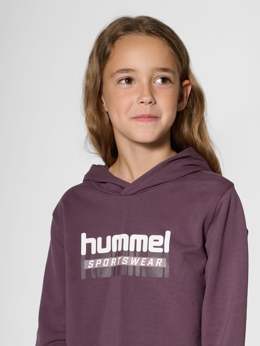 hmlTUKAS HOODIE, HUCKLEBERRY, model