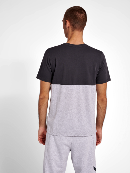 hmlLGC MANFRED T-SHIRT, LIGHT GREY MELANGE, model