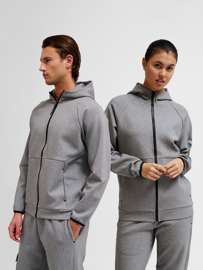 hmlTECH FLEECE REGULAR ZIP HOODIE, GREY MELANGE, model