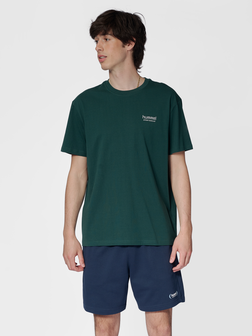hmlLOOSE T-SHIRT S/S SPORTSWEAR, PONDEROSA PINE, model