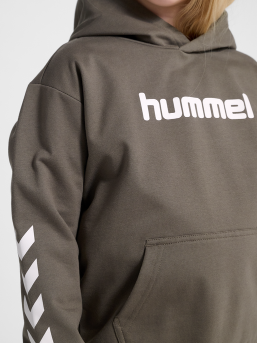 hmlJR LOGO HOODIE, DARK NIGHT, model