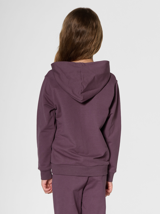 hmlTUKAS HOODIE, HUCKLEBERRY, model
