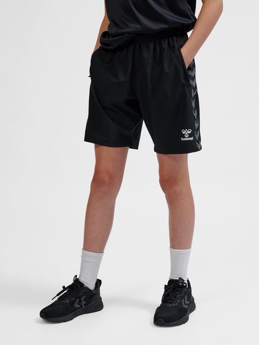 hmlAUTHENTIC WOVEN SHORTS KIDS, BLACK, model