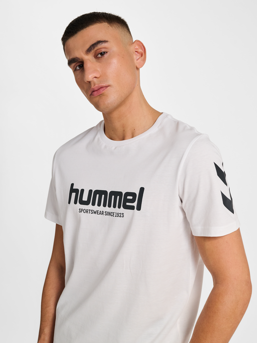 hmlLEGACY 2.0 T-SHIRT S/S, WHITE, model