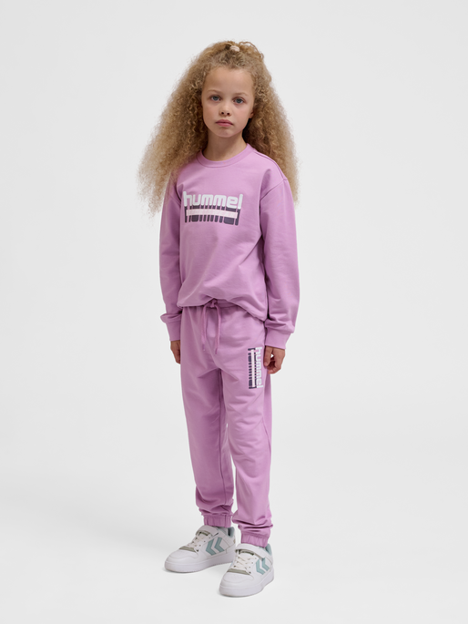 hmlTUKAS PANTS, SMOKY GRAPE, model