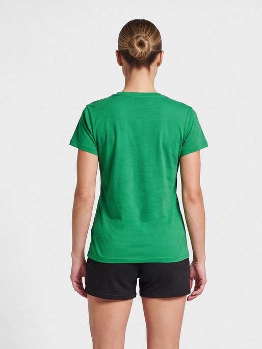hmlRED BASIC T-SHIRT S/S WOMAN, JELLY BEAN, model