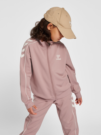 hmlTRACK TRACKSUIT, WOODROSE, model