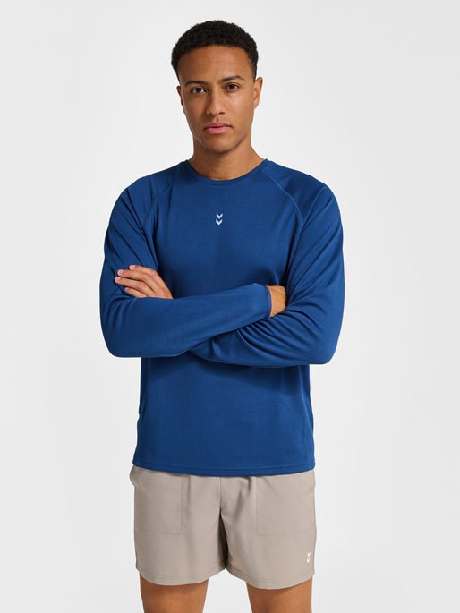 hmlPULSE PERFORMANCE MIDLAYER, NAVY PEONY, model