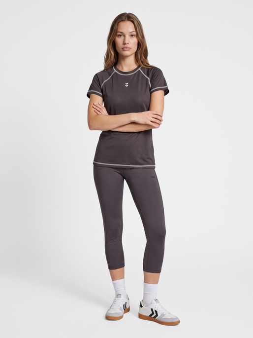 hmlI-D MESH T-SHIRT S/S, SHALE, model