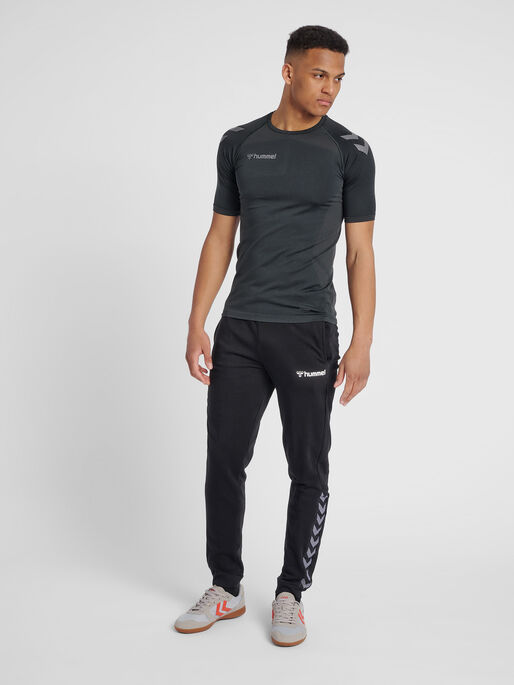 - AUTHENTIC BLACK PANT SWEAT hummel