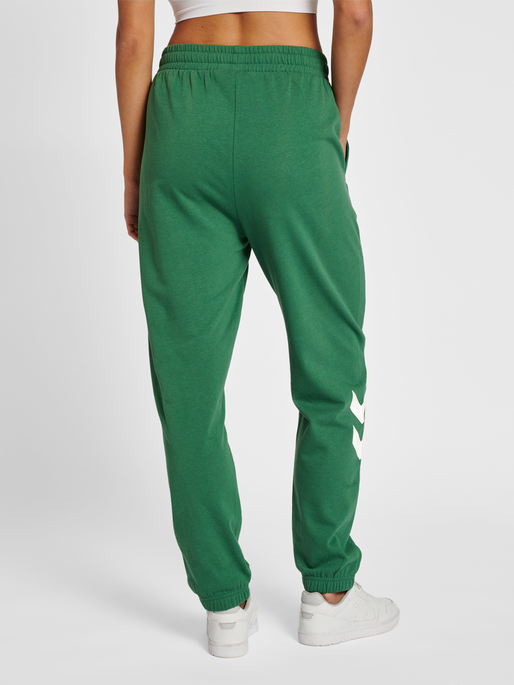 hmlLEGACY REGULAR PANTS, FOLIAGE GREEN, model