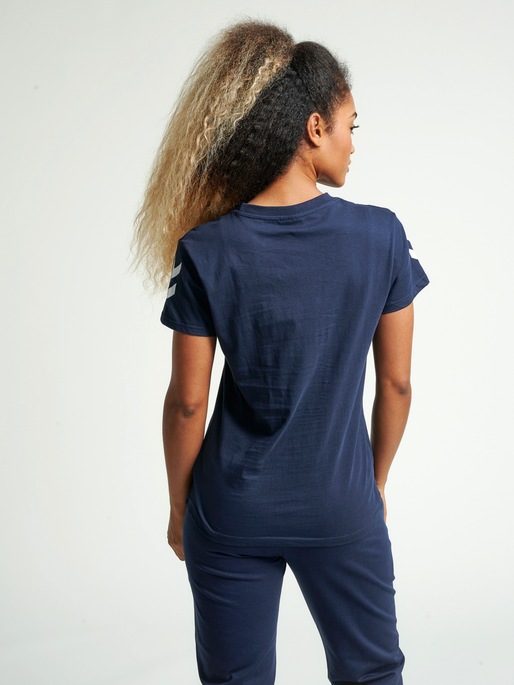 HMLGO COTTON T-SHIRT WOMAN S/S, MARINE, model