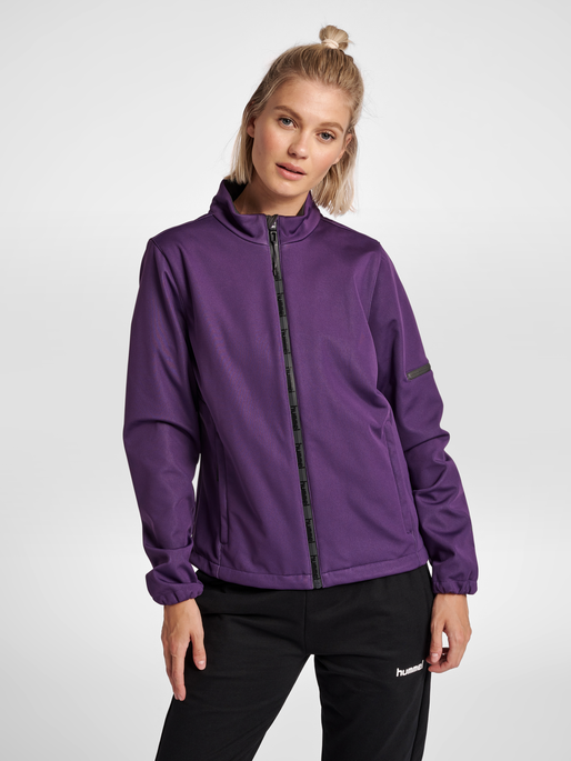 hmlNORTH SOFTSHELL JACKET WOMAN, CROWN JEWEL, model