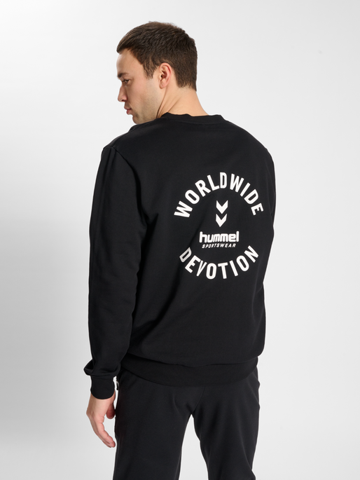 hmlLGC DEVOTION SWEATSHIRT, BLACK, model