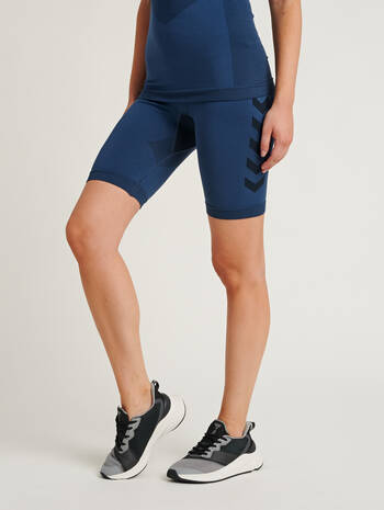 HUMMEL FIRST SEAMLESS TR SHT TIGH W, DARK DENIM, model