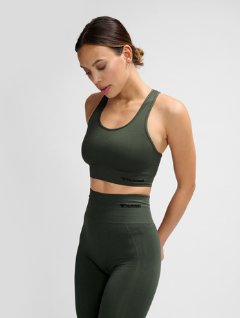 hmlTIF SEAMLESS SPORTS TOP, CLIMBING IVY, model