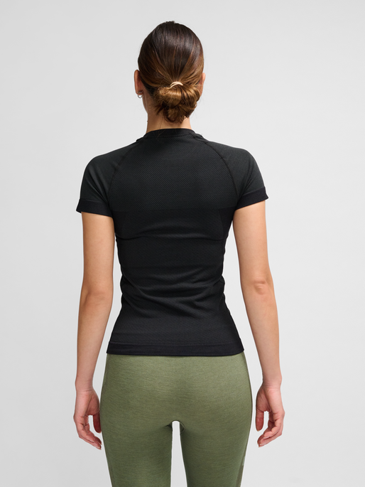 hmlCLEA SEAMLESS TIGHT T-SHIRT