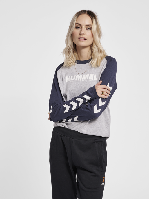 hmlLEGACY BLOCKED T-SHIRT L/S, GREY MELANGE/BLUE NIGHTS, model
