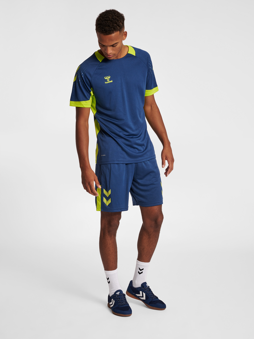 hmlLEAD S/S POLY JERSEY, DARK DENIM, model