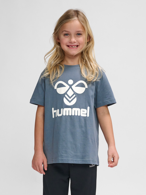 hmlTRES T-SHIRT S/S, STORMY WEATHER, model