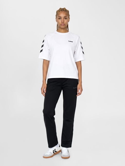 hmlKEEPER CHEVRON W T-SHIRT S/S, WHITE, model