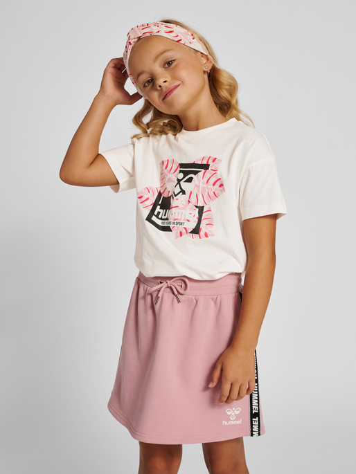 hmlALEXIS T-SHIRT S/S, MARSHMALLOW, model