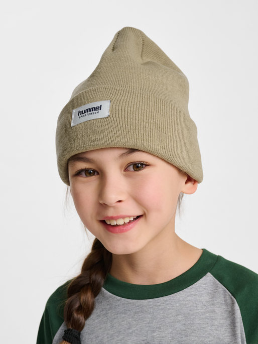 hmlJR KNIT BEANIE, CORNSTALK, model