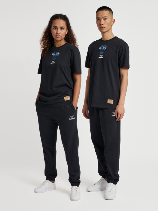 hmlHIVE WADE SWEATPANTS, BLACK, model