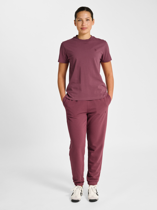 hmlPULSE W T-SHIRT, NOCTURNE, model