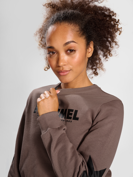 hmlLEGACY WOMAN SWEATSHIRT, IRON, model