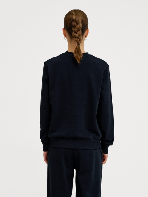 hmlPULSE W SWEAT CREWNECK, BLACK, model