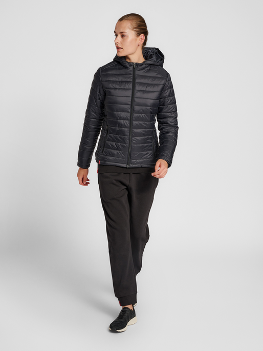 hmlRED QUILTED HOOD JACKET WOMAN, BLACK, model