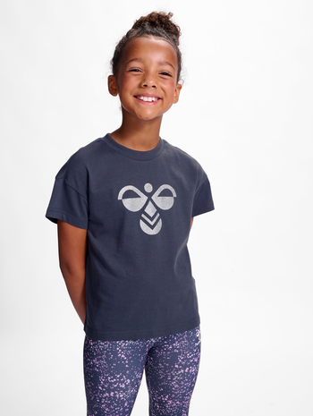 hmlLUNA T-SHIRT S/S, OMBRE BLUE , model