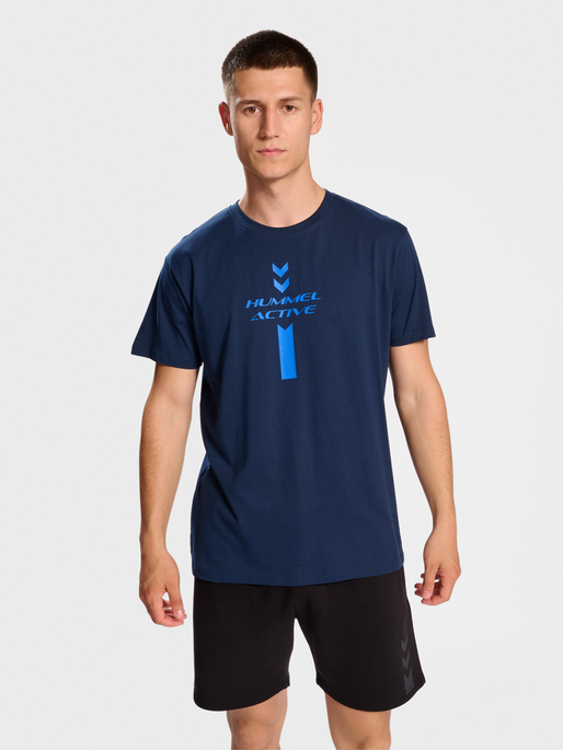 hmlACTIVE GRAPHIC CO TEE S/S, DRESS BLUES, model