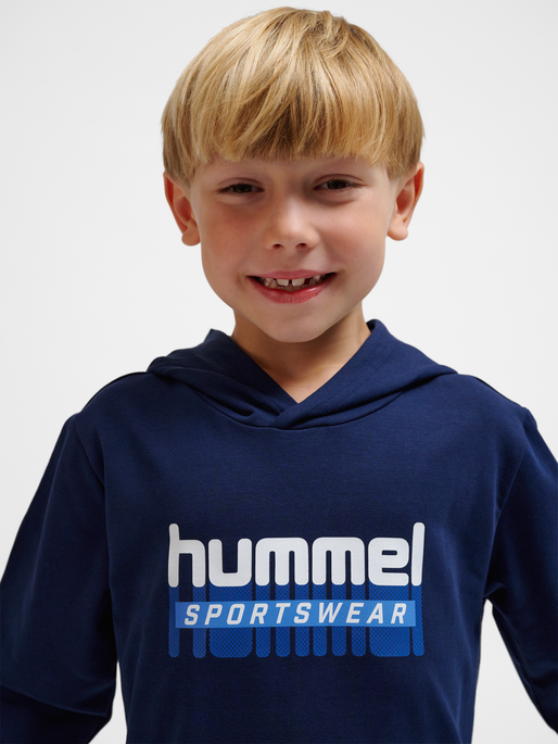 hmlTUKAS HOODIE, BLACK IRIS, model