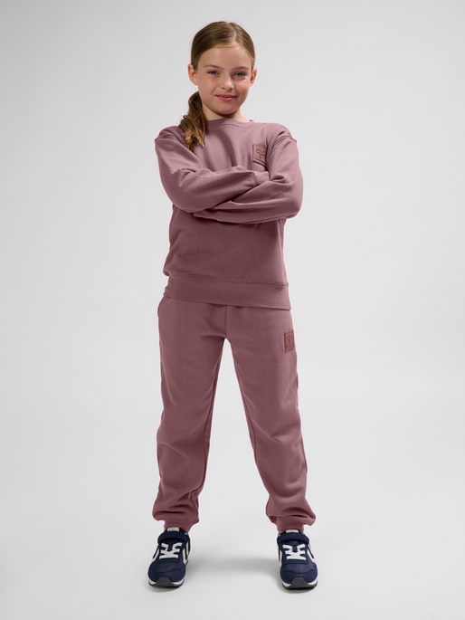 hmlCLEAN SWEATSHIRT, ROSE TAUPE, model