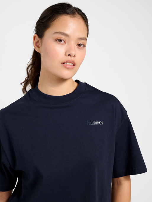 hmlKEEPER LOGO W T-SHIRT S/S, NIGHT SKY, model