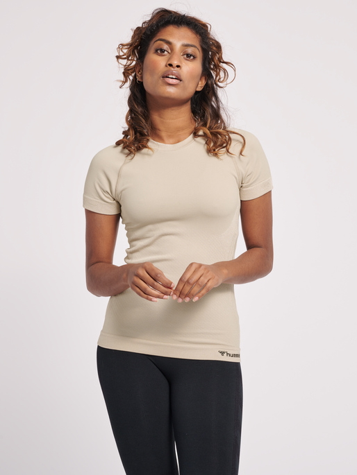 hmlCLEA SEAMLESS TIGHT T-SHIRT