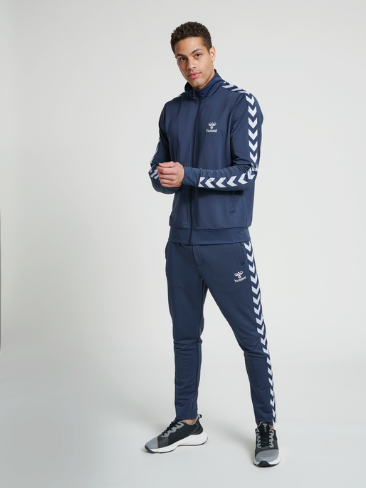 hmlNATHAN 2.0 TAPERED PANTS, BLUE NIGHTS, model