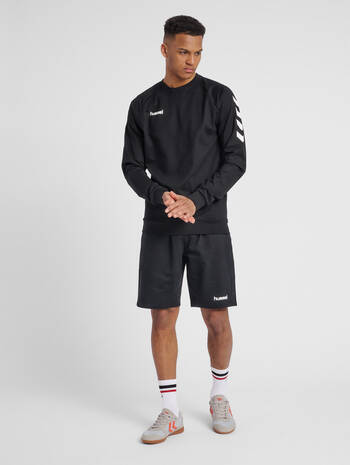 HMLGO COTTON SWEATSHIRT, BLACK, model