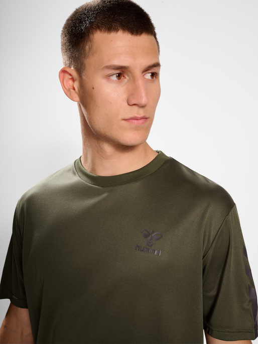 hmlACTIVE PL JERSEY S/S, OLIVE NIGHT, model