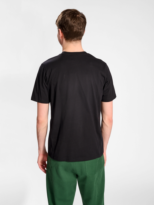 hmlLGC JOHN T-SHIRT, BLACK, model